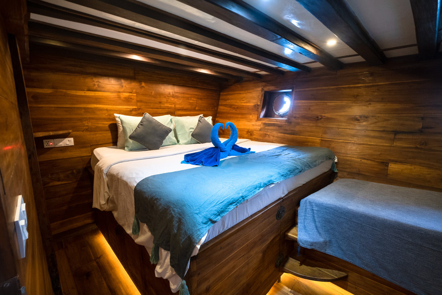 [2026 Official Reservation] 8D7N Raja Ampat Whale Shark Manta Ray Diving Liveaboard Trip